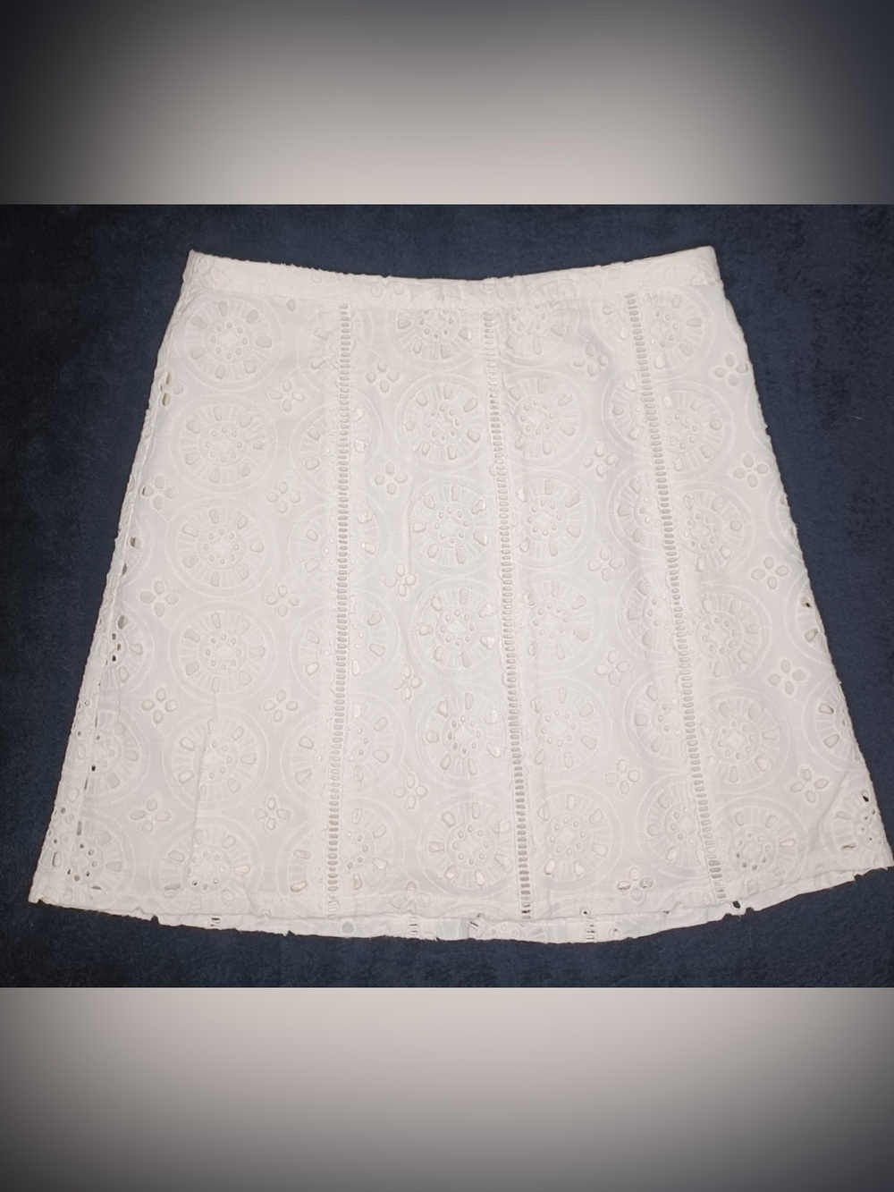 Hollister mini eyelet skirt, cream.